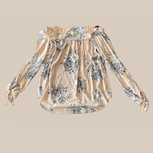 ✨ *BOGO* 1.4.3. Story by Line Up off-shoulder blouse *BOGO* ✨